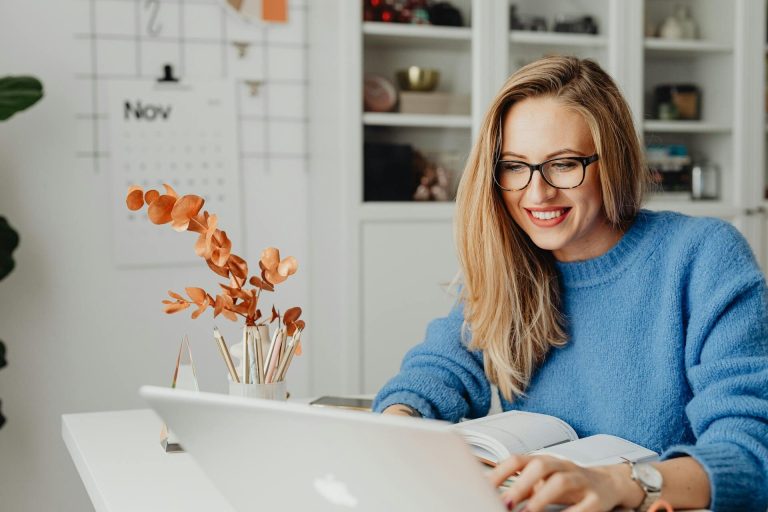 lady-reading-top-HR-trends
