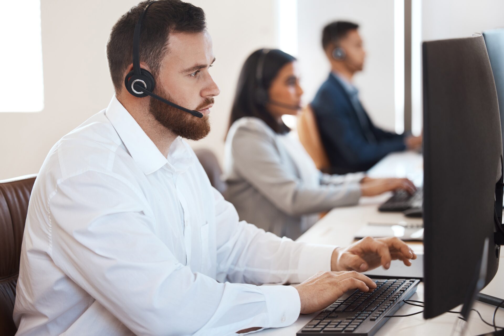 employees-of-recruitment-agencies-working-with-headsets